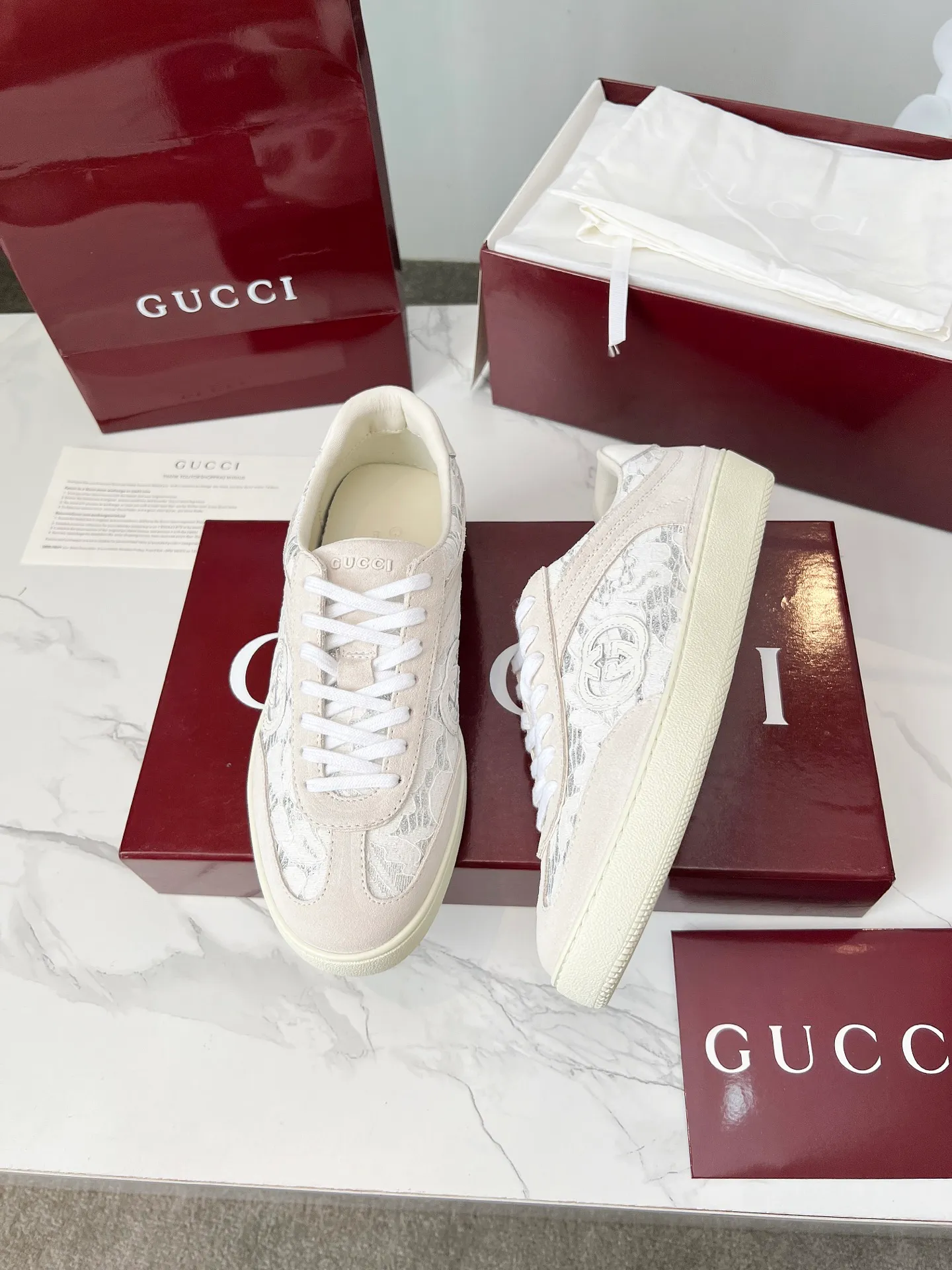 👟👟Ex-factory price 520👟👟 High version GUCCI's latest moral training shoes🔥🔥Double G leather with three-dimensional Gucci letters. The 3D effect creates a free flowing texture of the entire shoe, smooth line design. Light, comfortable and breathable, women's size 35-40, men's size 39-45